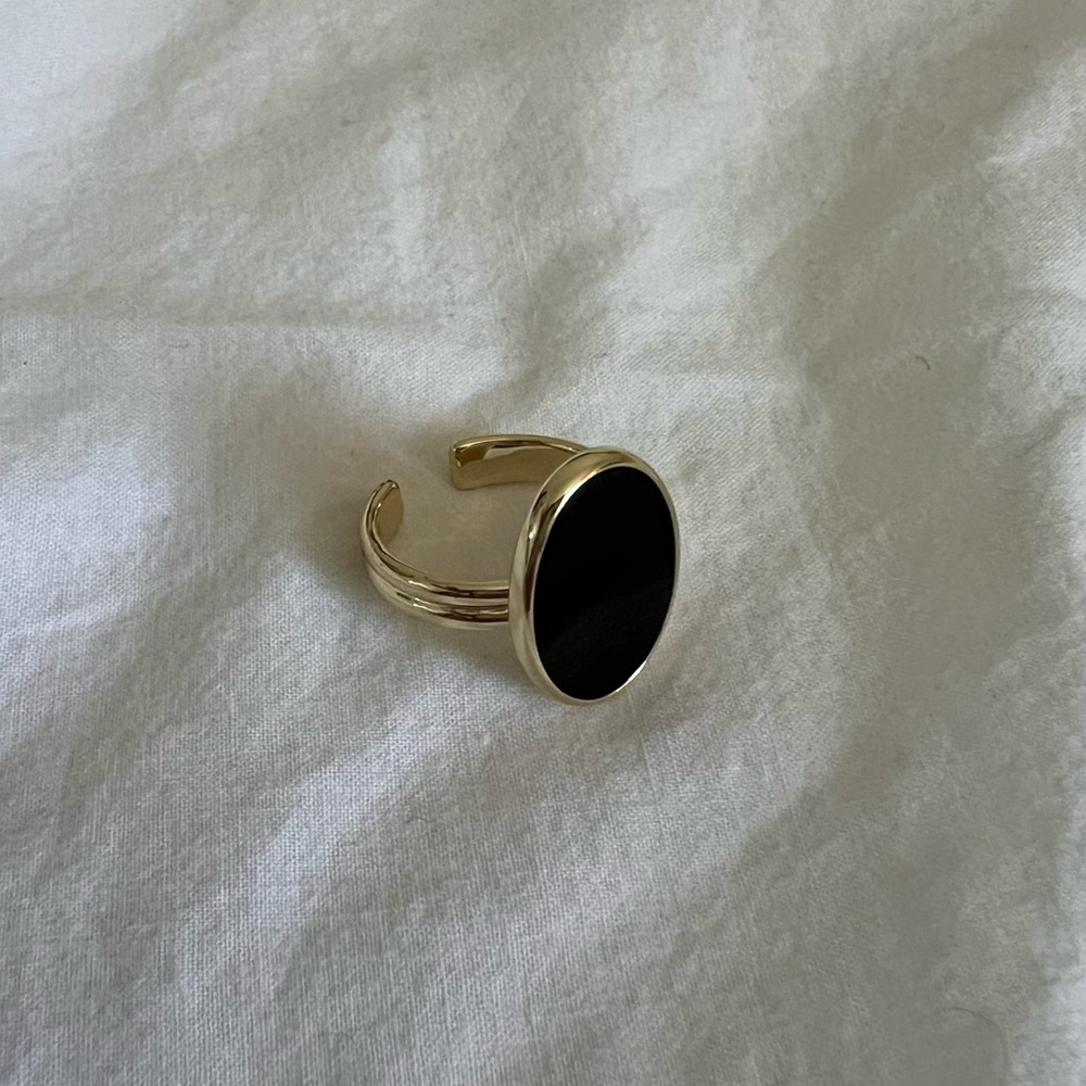 Ana Luisa Oval Stone Ring In Gold/Onyx